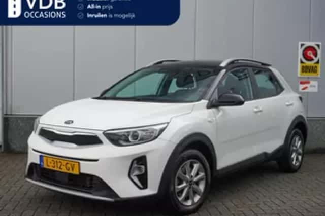 Kia Stonic (2021) thumbnail 1