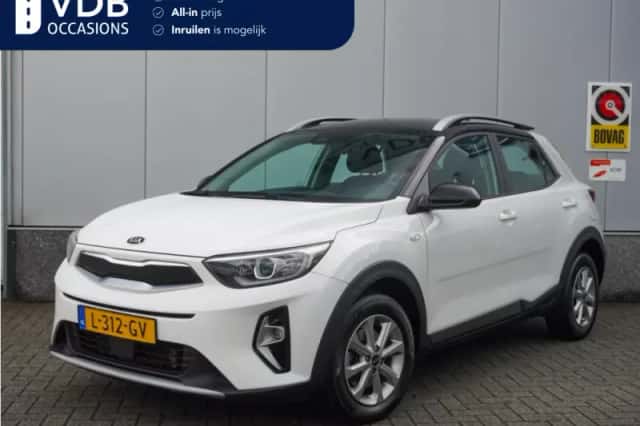 Kia Stonic (2021) thumbnail 2