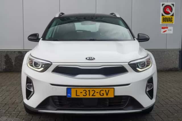 Kia Stonic (2021) thumbnail 5