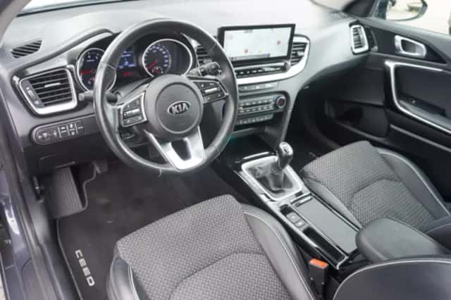 Kia Ceed (2021) thumbnail 3