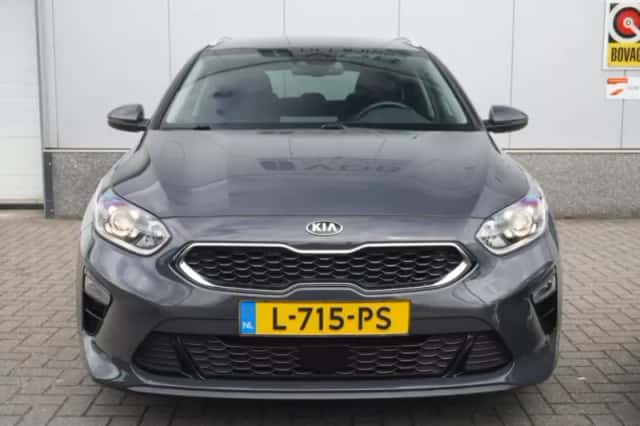 Kia Ceed (2021) thumbnail 5