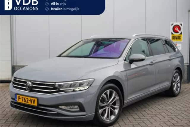 Volkswagen Passat (2022) thumbnail 2