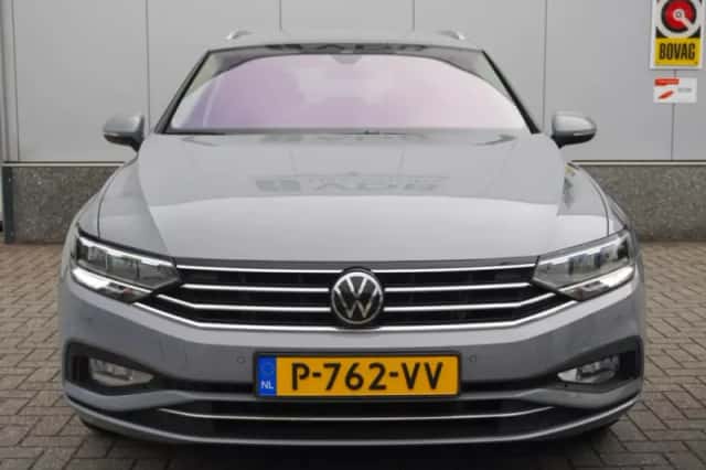 Volkswagen Passat (2022) thumbnail 5