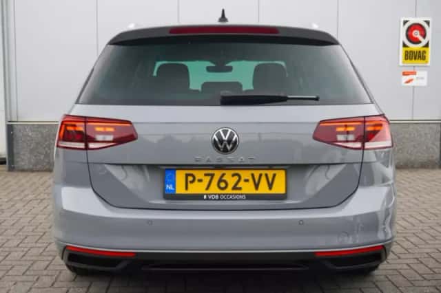 Volkswagen Passat (2022) thumbnail 6