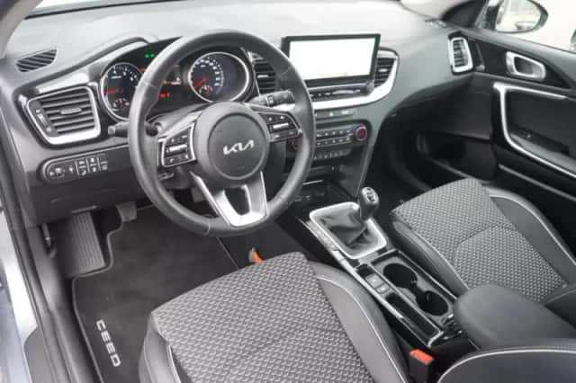 Kia Ceed (2022) thumbnail 3