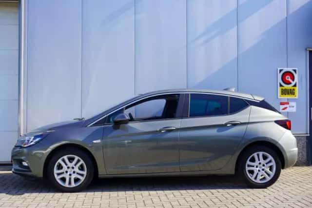 Opel Astra (2019) thumbnail 3