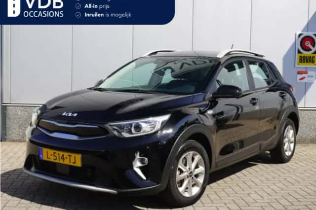 Kia Stonic (2021) thumbnail 2
