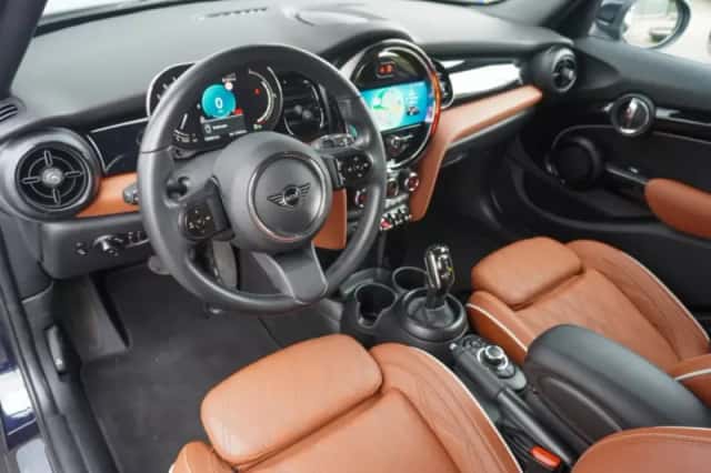 MINI Cooper (2024) thumbnail 3