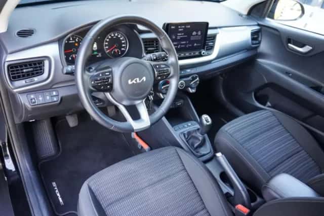 Kia Stonic (2021) thumbnail 3