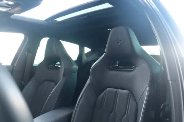 CUPRA Leon (2023) thumbnail 4