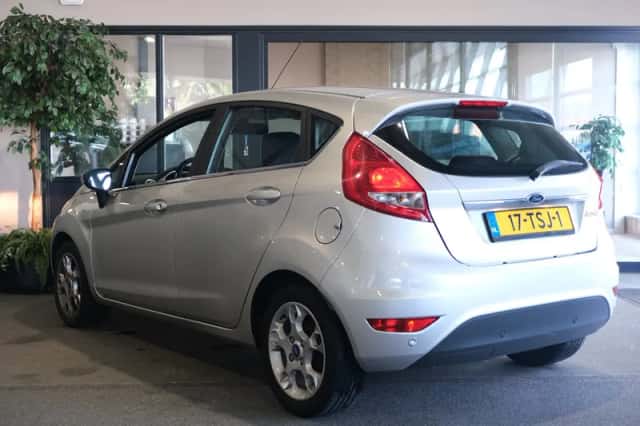 Ford Fiesta (2012) thumbnail 2