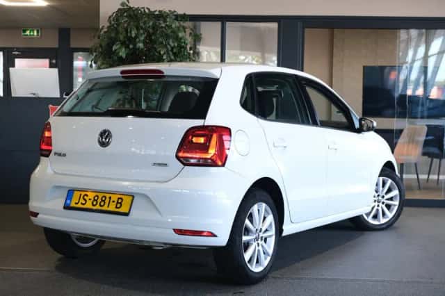 Volkswagen Polo (2016) thumbnail 2