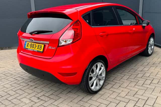 Ford Fiesta (2013) thumbnail 2