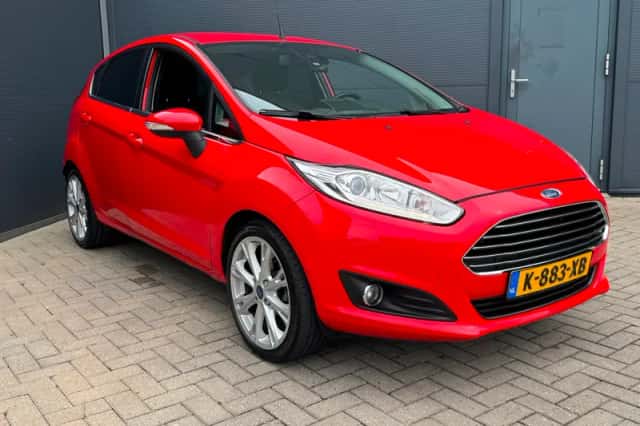 Ford Fiesta (2013) thumbnail 3