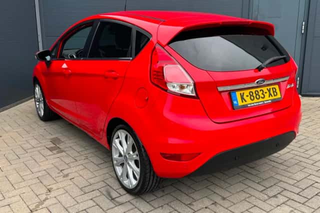 Ford Fiesta (2013) thumbnail 4