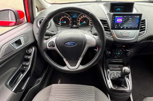 Ford Fiesta (2013) thumbnail 5