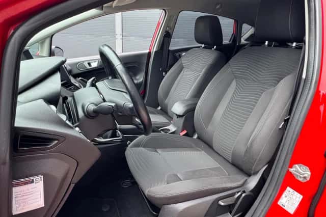 Ford Fiesta (2013) thumbnail 6