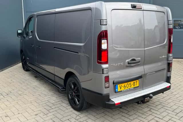 Renault Trafic (2017) thumbnail 2