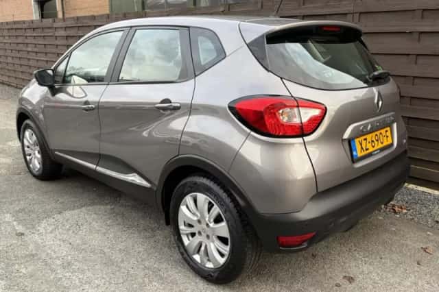 Renault Captur (2015) thumbnail 3