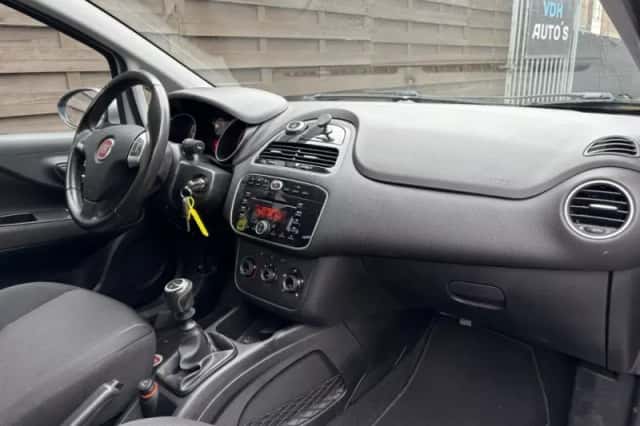 Fiat Punto (2013) thumbnail 4