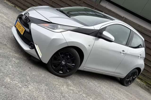 Toyota Aygo (2014) thumbnail 2