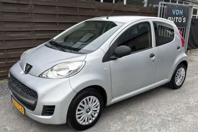 Peugeot 107 (2010) thumbnail 3