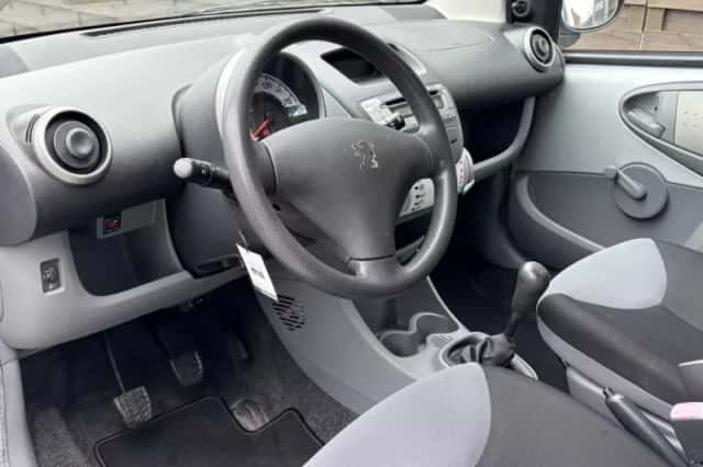 Peugeot 107 (2010) thumbnail 5