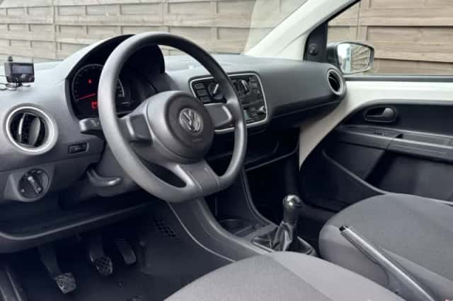 Volkswagen Up! (2012) thumbnail 4