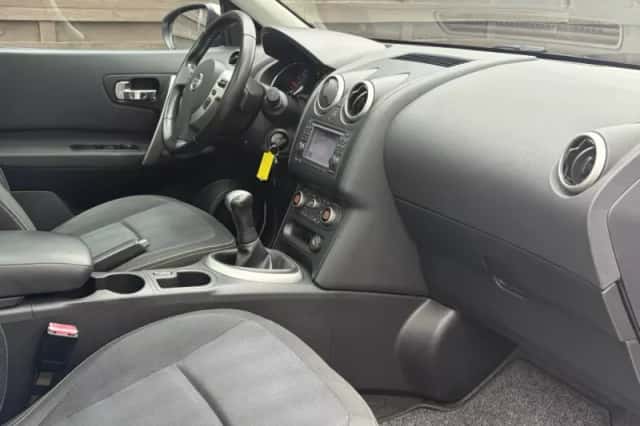 Nissan Qashqai (2010) thumbnail 4