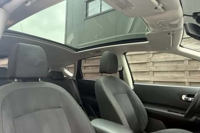 Nissan Qashqai (2010) thumbnail 5