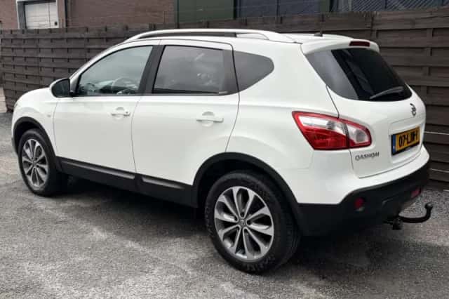 Nissan Qashqai (2010) thumbnail 6