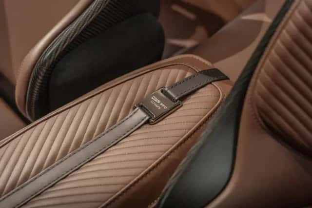 Aston Martin DBS (2023) thumbnail 25