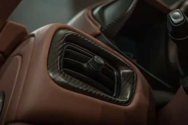 Aston Martin DBS (2023) thumbnail 26
