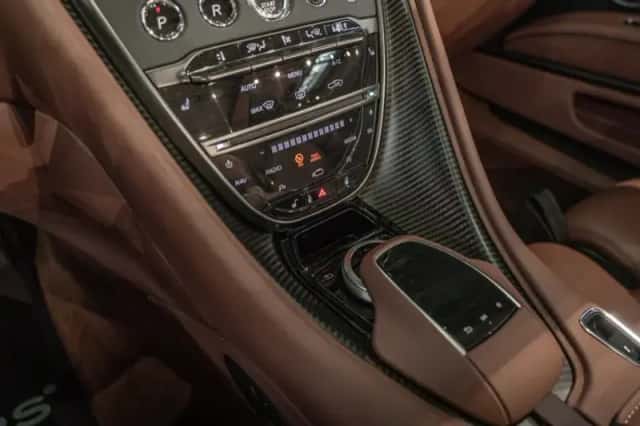 Aston Martin DBS (2023) thumbnail 30