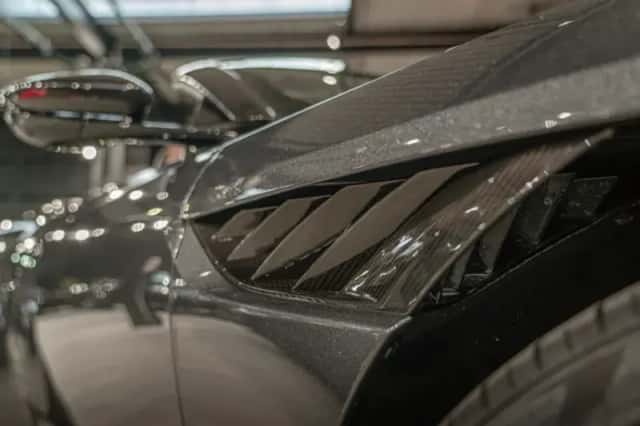 Aston Martin DBS (2023) thumbnail 36