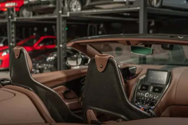 Aston Martin DBS (2023) thumbnail 38