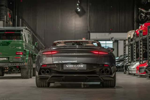 Aston Martin DBS (2023) thumbnail 6