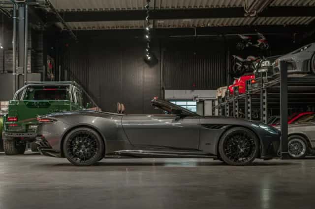 Aston Martin DBS (2023) thumbnail 9