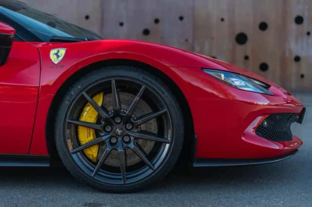 Ferrari 296 GTB (2024) thumbnail 9