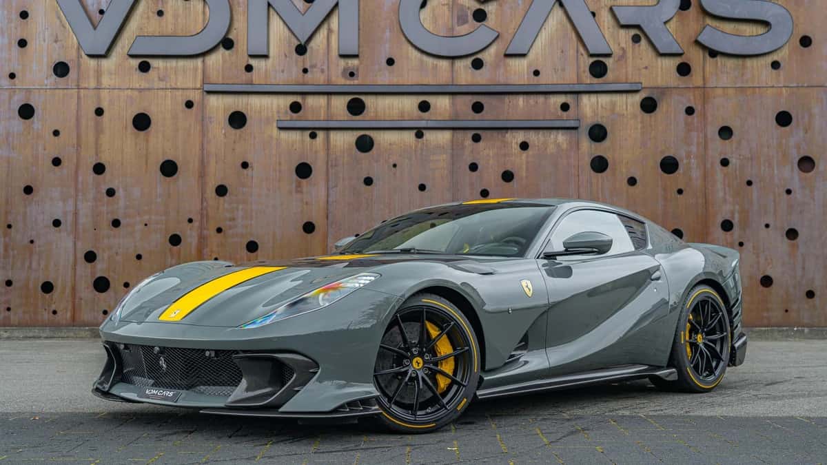 Ferrari 812 Competizione (2022) — foto 1