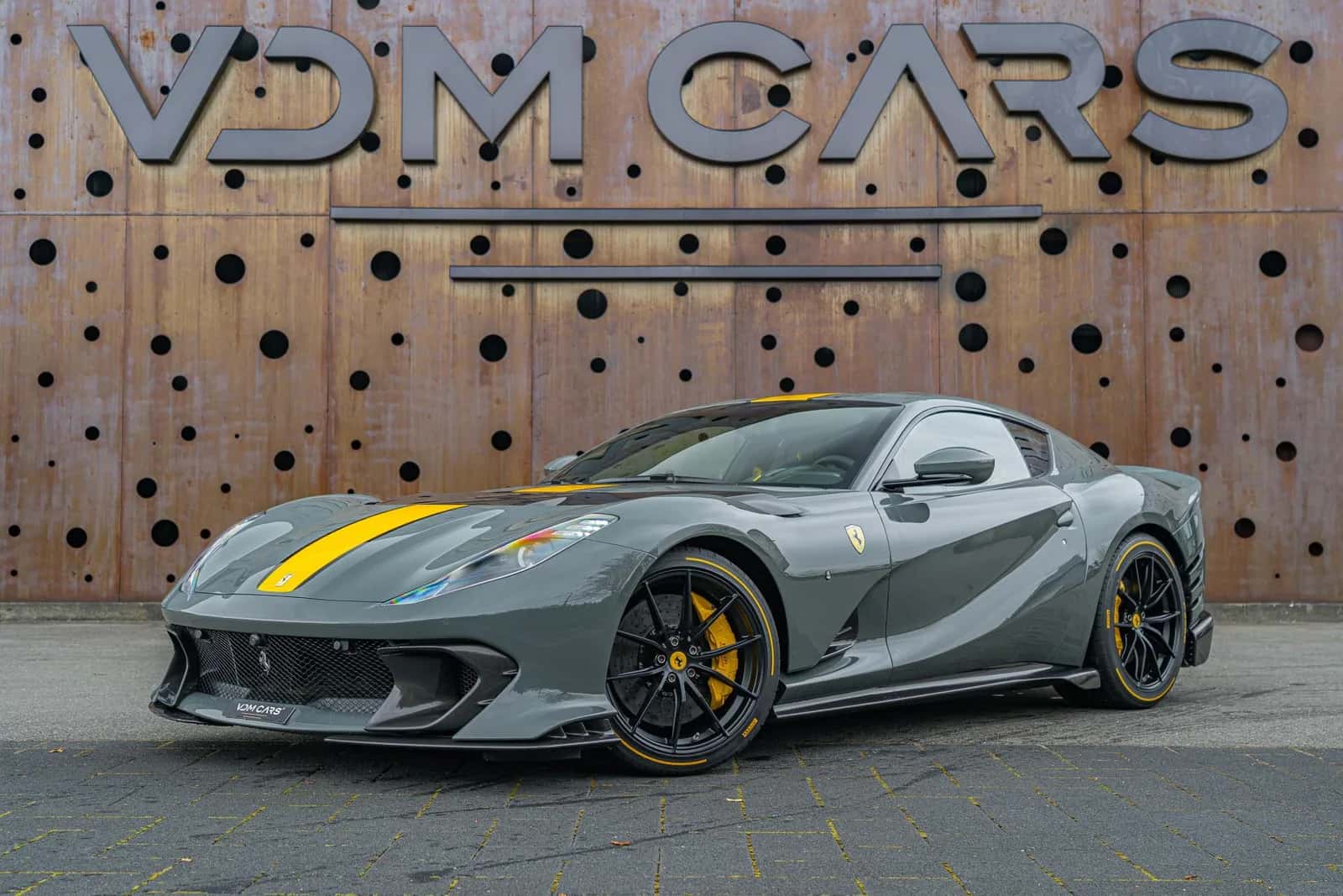 Ferrari 812 Competizione (2022) — foto 1