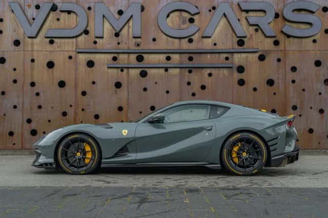 Ferrari 812 Competizione (2022) thumbnail 8