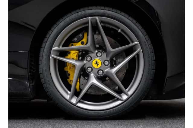 Ferrari F8 Spider (2022) thumbnail 15