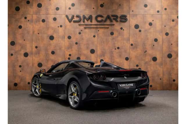 Ferrari F8 Spider (2022) thumbnail 3