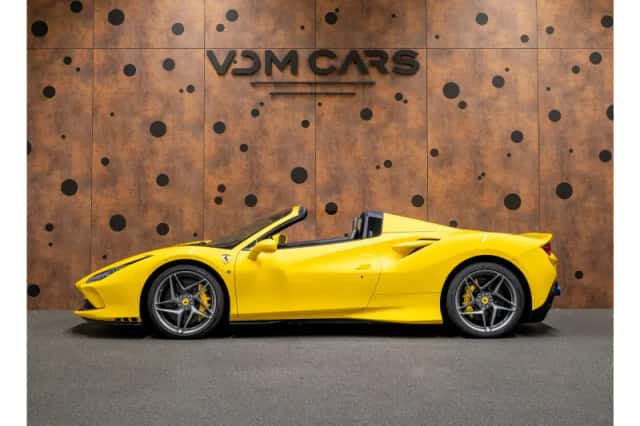 Ferrari F8 Spider (2021) thumbnail 2