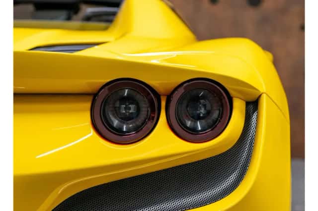 Ferrari F8 Spider (2021) thumbnail 14
