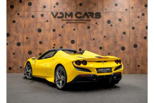 Ferrari F8 Spider (2021) thumbnail 3