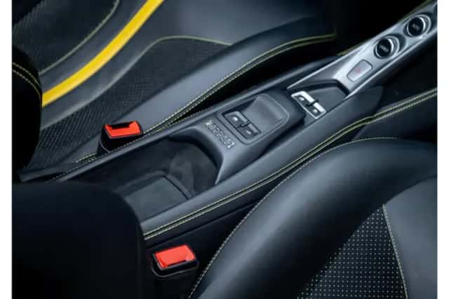 Ferrari F8 Spider (2021) thumbnail 23