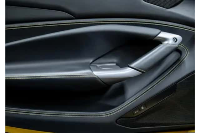 Ferrari F8 Spider (2021) thumbnail 33
