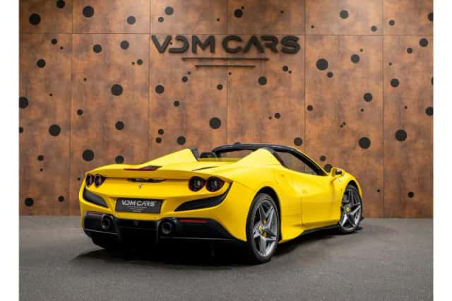 Ferrari F8 Spider (2021) thumbnail 5